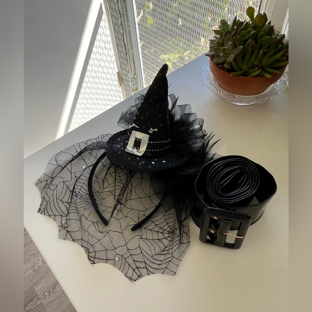 Leg Avenue Black Witch Costume with Accessories - Picture 4 of 6